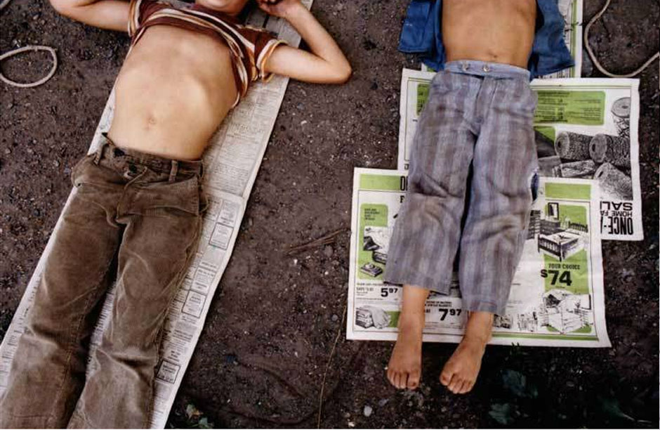 Mark Cohen, "Improvised Beach" (1975) from the series titled "Grim Street". Courtesy of the artist and Robert Klein Gallery.