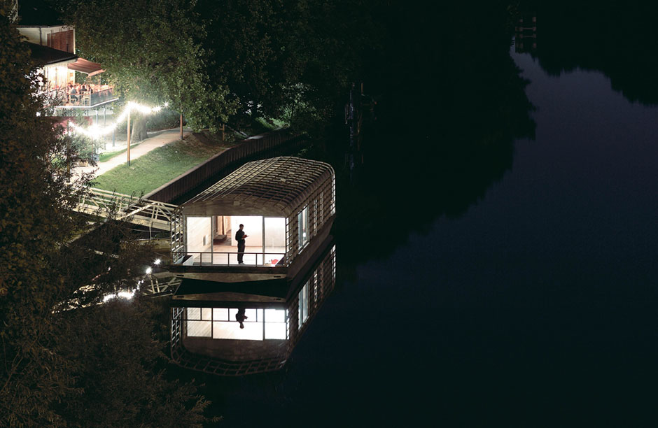 The Floating House (La Maison Flottante) Paris, France 2006. Located on the banks of the Seine. Created Ronan and Erwan Bouroullec with Jean-Marie and Denis Daversin. Photo credit Paul Tahon and R & E Bouroullec.