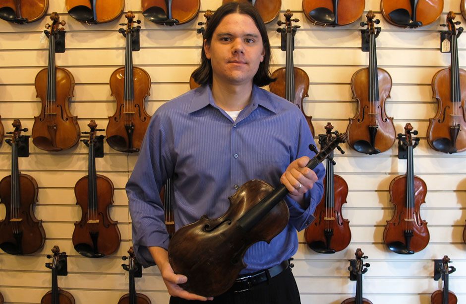 Interview #15: Daniel Muni owner of Muni Strings, LLC with a Tyrolean Viola c. 1750